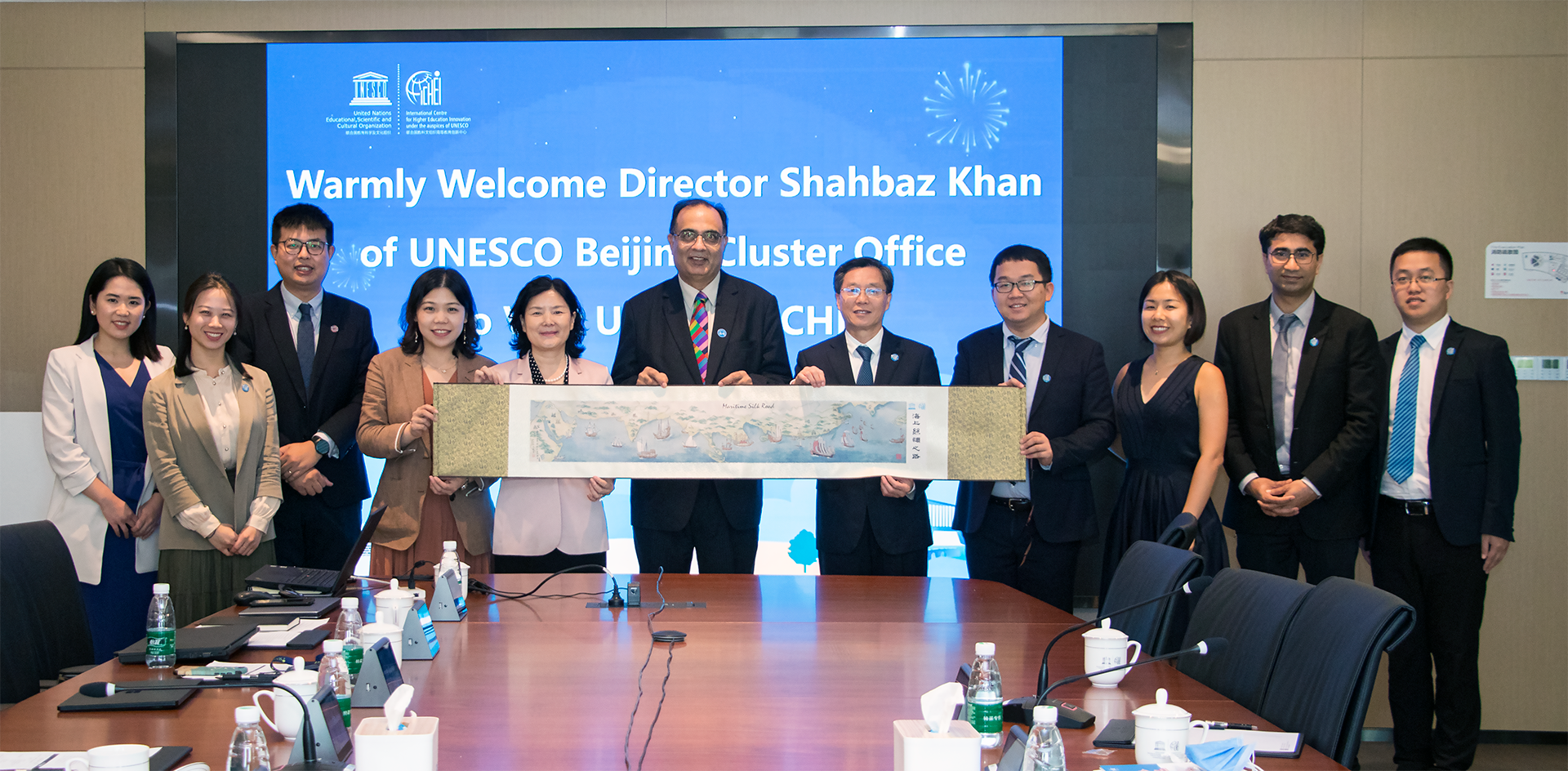 UNESCO-ICHEI presented Professor Khan with a souvenir